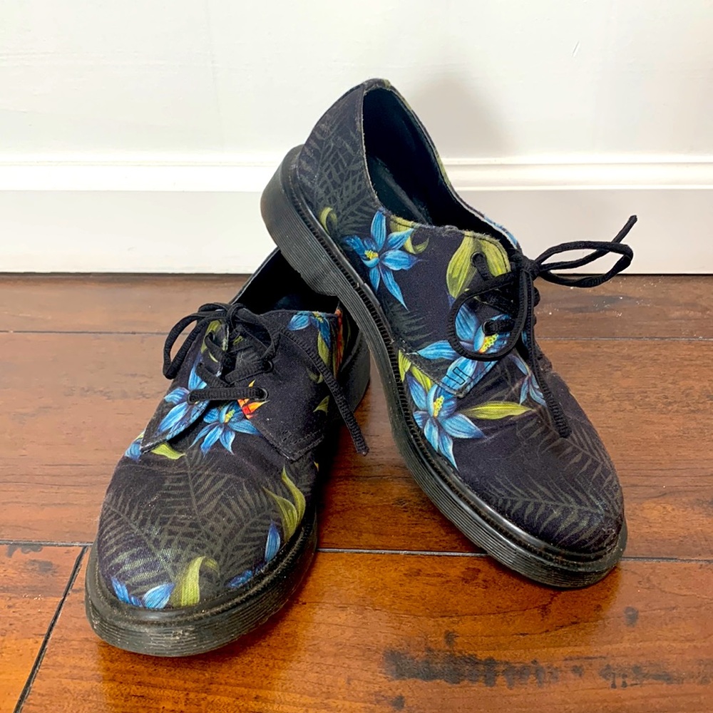 Men’s Hawaiian Floral Print Dr. Martens Lester Shoe